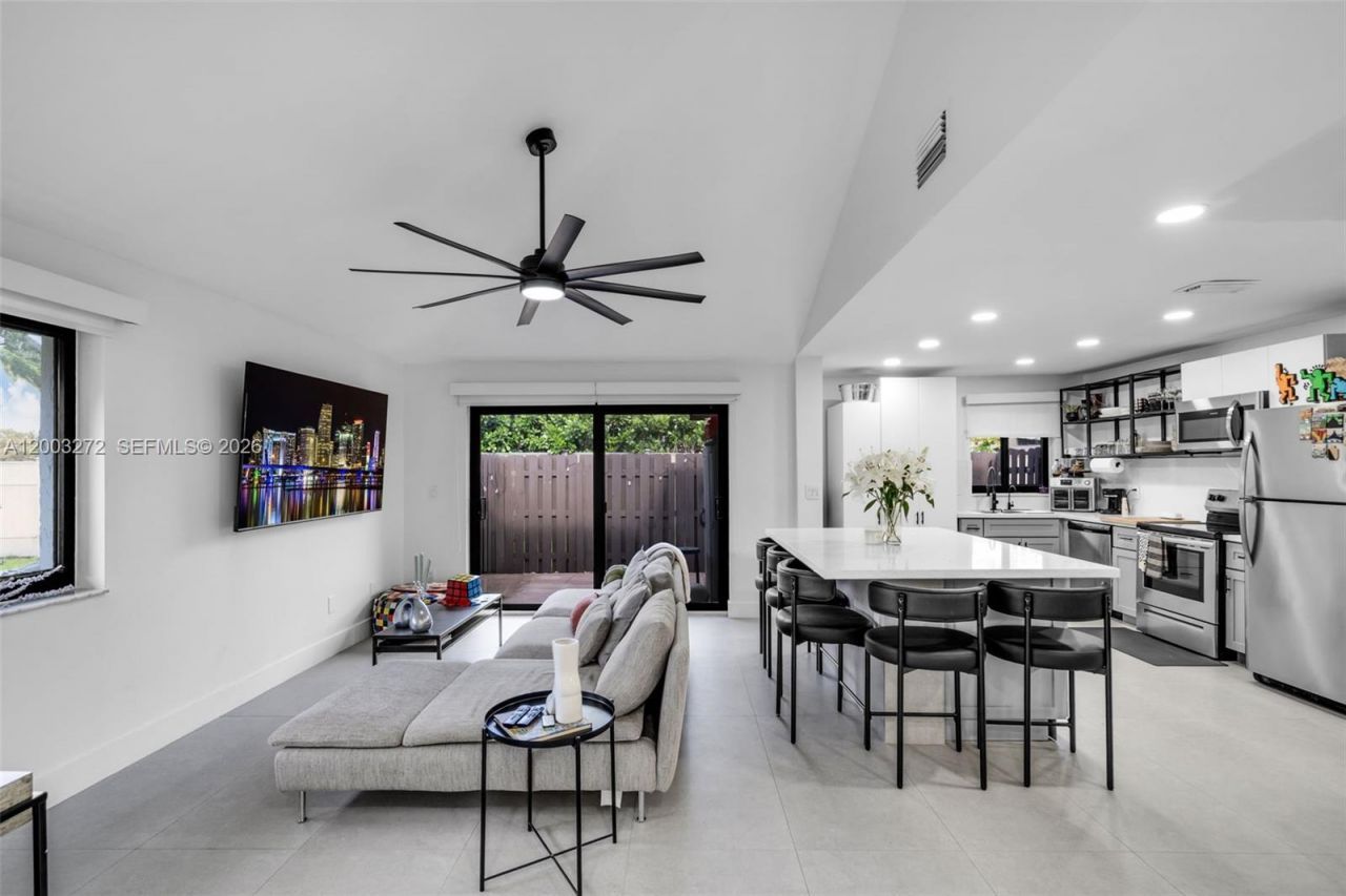 250 SW 97th Ter , Pembroke Pines, FL 33025 Photo