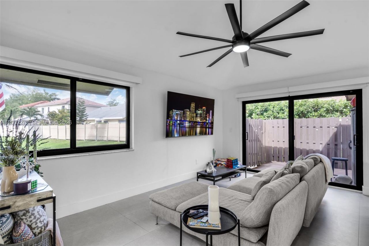 250 SW 97th Ter , Pembroke Pines, FL 33025 Photo