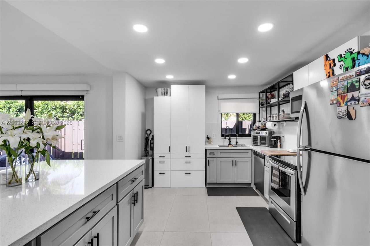 250 SW 97th Ter , Pembroke Pines, FL 33025 Photo
