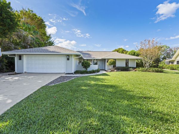 8015 SE Trenton Avenue, Hobe Sound, FL 33455
