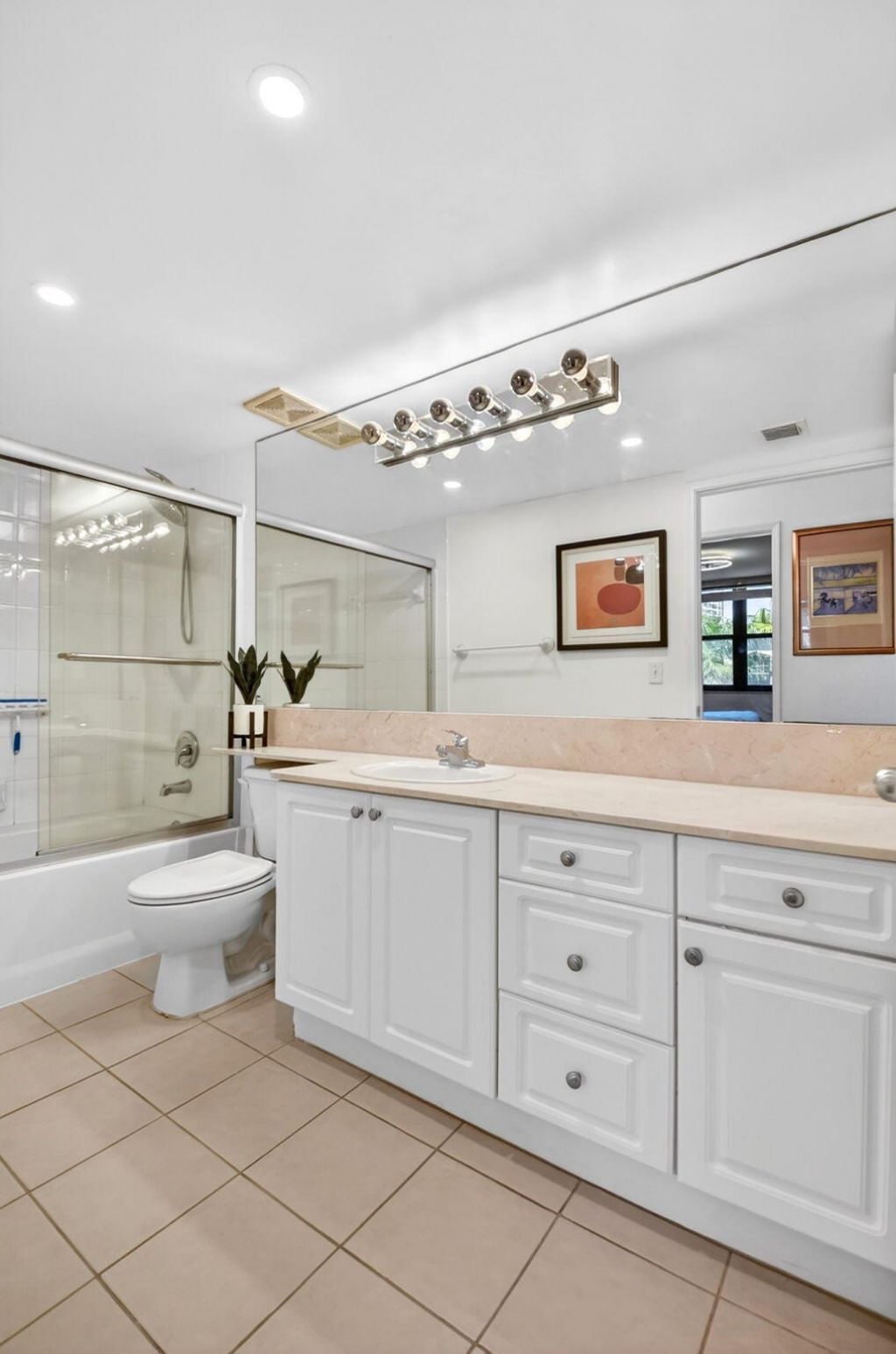 651 Okeechobee Boulevard, Unit 402, West Palm Beach, FL 33401 Photo