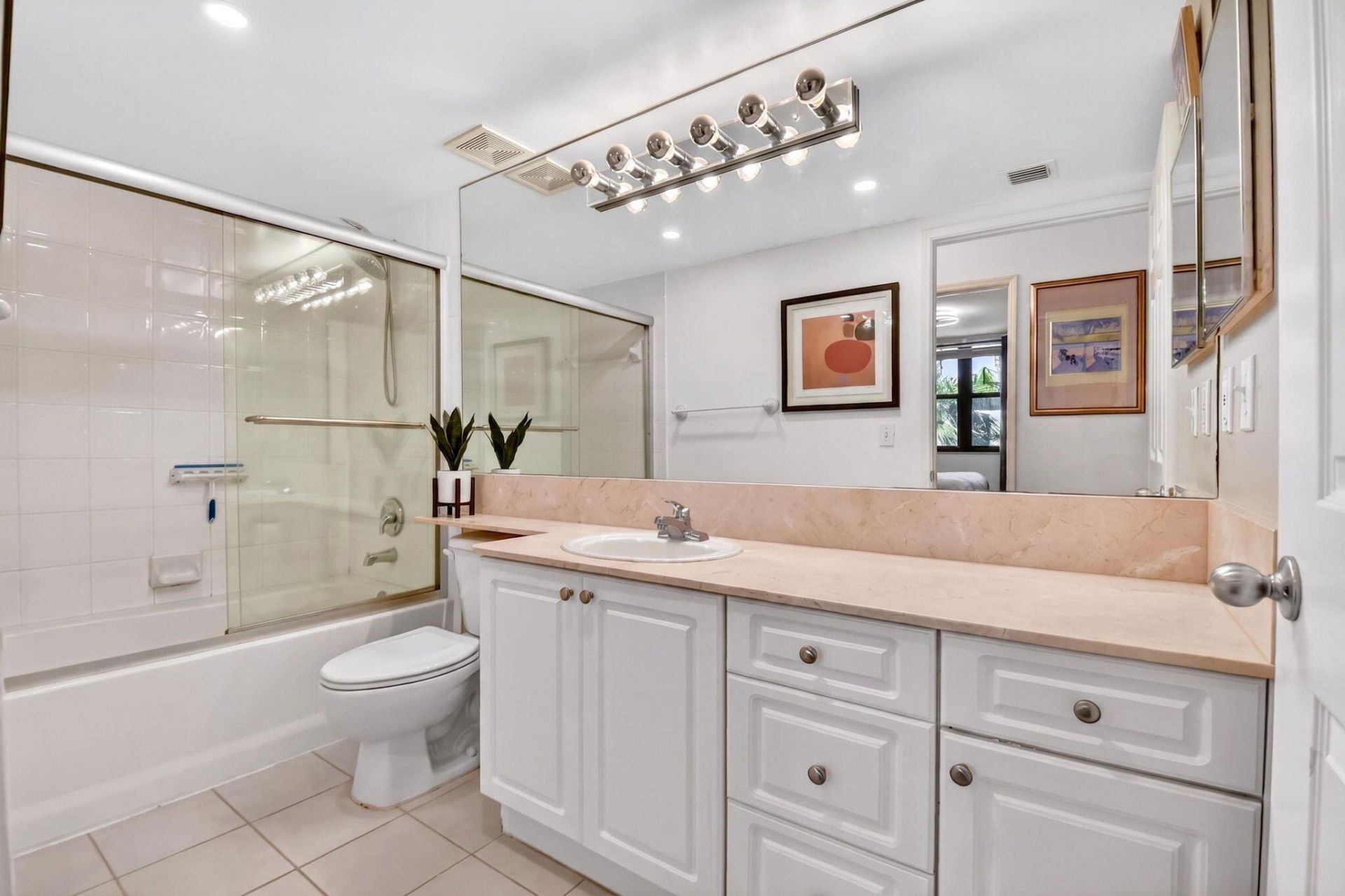 651 Okeechobee Boulevard, Unit 402, West Palm Beach, FL 33401 Photo