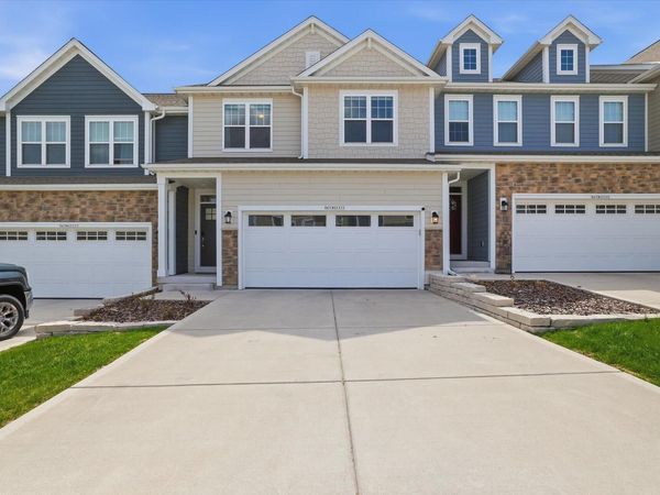 N67W25333 Breckenridge Ct, Sussex, WI 53089