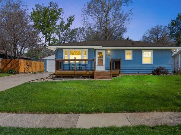 2406 Friendship St, Iowa City, IA 52245