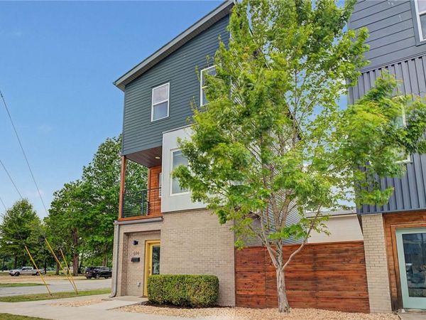 644 SW B Street , Bentonville, AR 72712