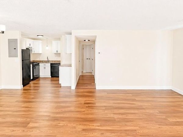 685 Oak St, Unit bld1-#4, Brockton, MA 02301