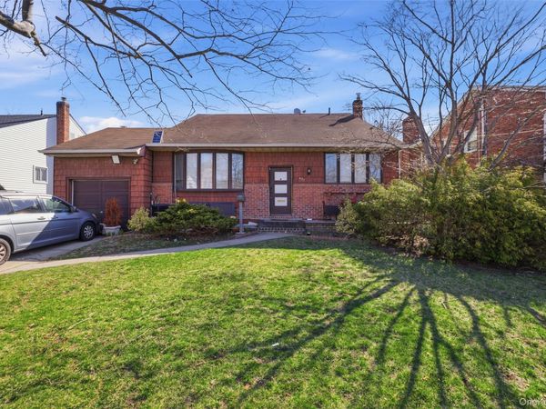 921 Edwards Boulevard , Valley Stream, NY 11580