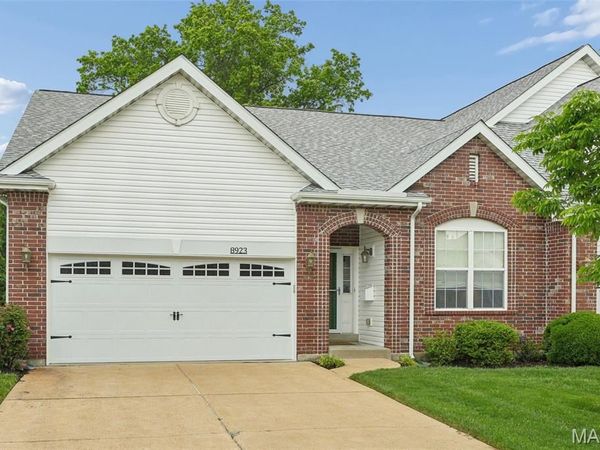 8923 Hilltop Manor Drive, St Louis, MO 63132