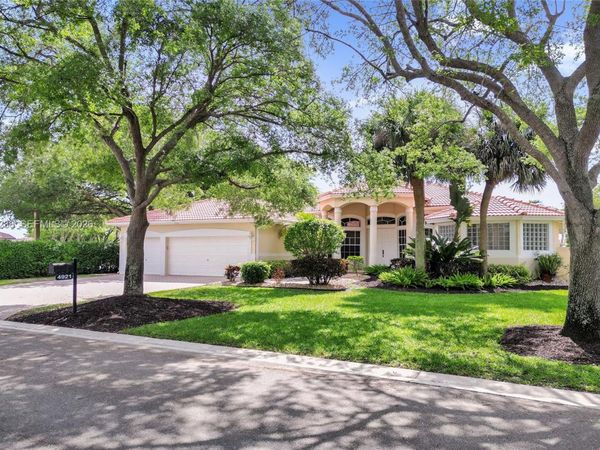 4921 NW 112th Dr , Coral Springs, FL 33076
