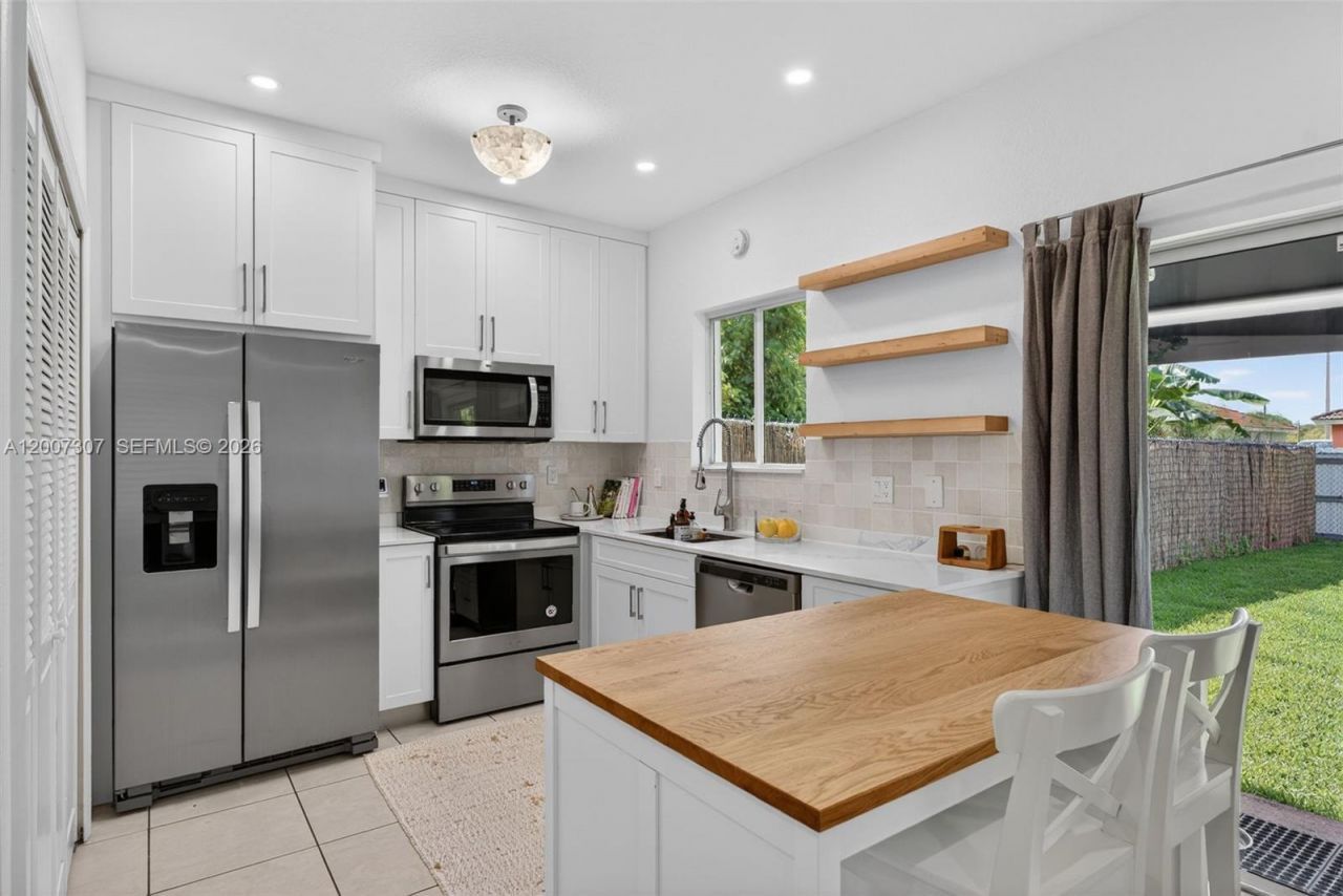 12310 SW 216th St , Miami, FL 33170 Photo