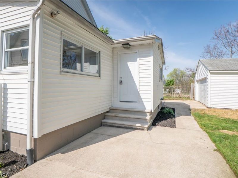 1037 Harpster Avenue, Akron, OH 44314 Photo 31