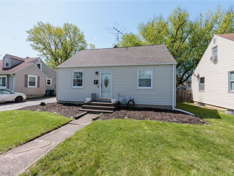 838 Warwick Drive, Sheffield Lake, OH 44054 Photo 2