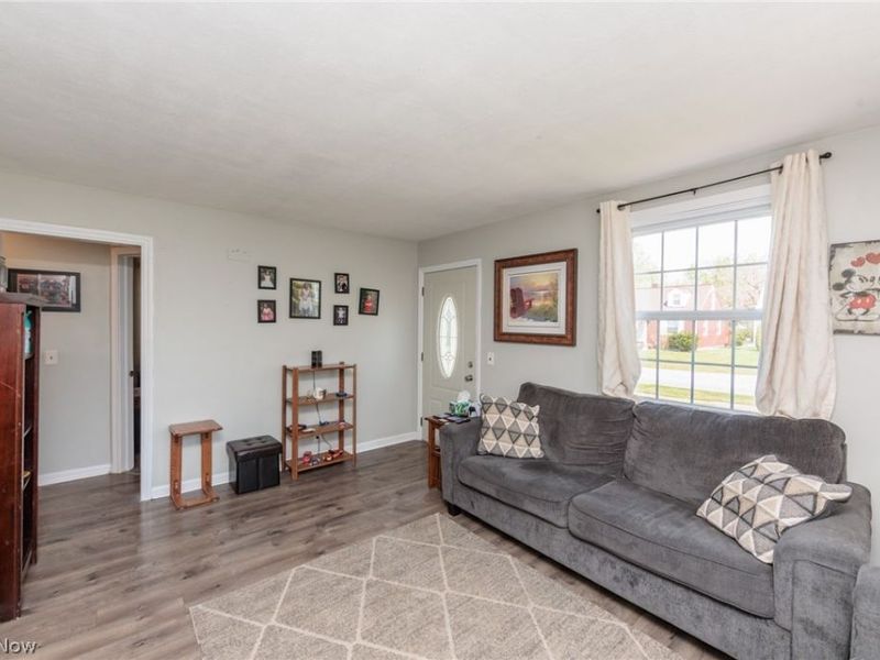 838 Warwick Drive, Sheffield Lake, OH 44054 Photo 5