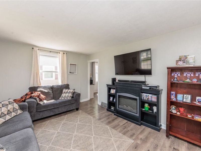 838 Warwick Drive, Sheffield Lake, OH 44054 Photo 6