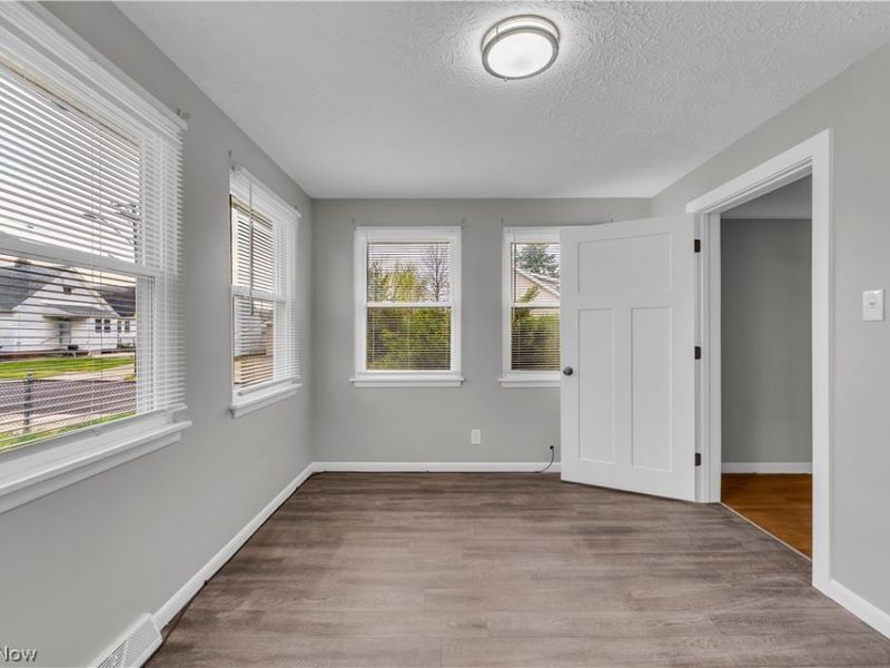 19702 Pawnee Avenue, Cleveland, OH 44119 Photo 13