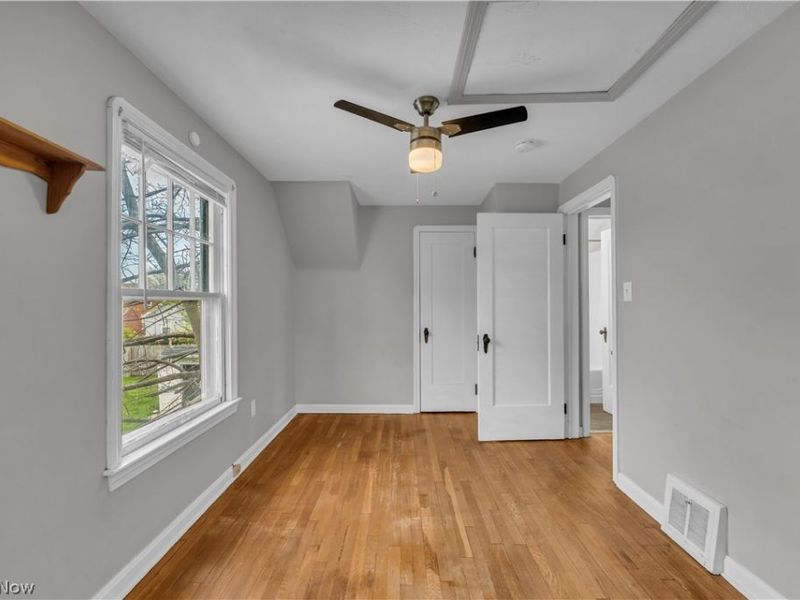 19702 Pawnee Avenue, Cleveland, OH 44119 Photo 16