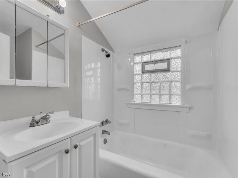 19702 Pawnee Avenue, Cleveland, OH 44119 Photo 18