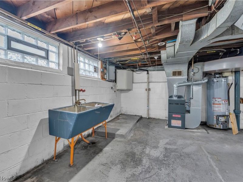 19702 Pawnee Avenue, Cleveland, OH 44119 Photo 21