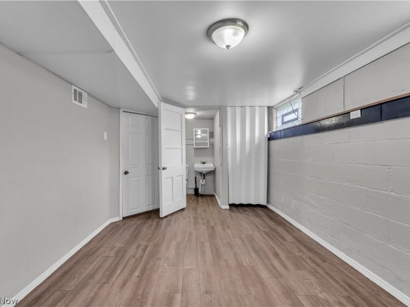 19702 Pawnee Avenue, Cleveland, OH 44119 Photo 22