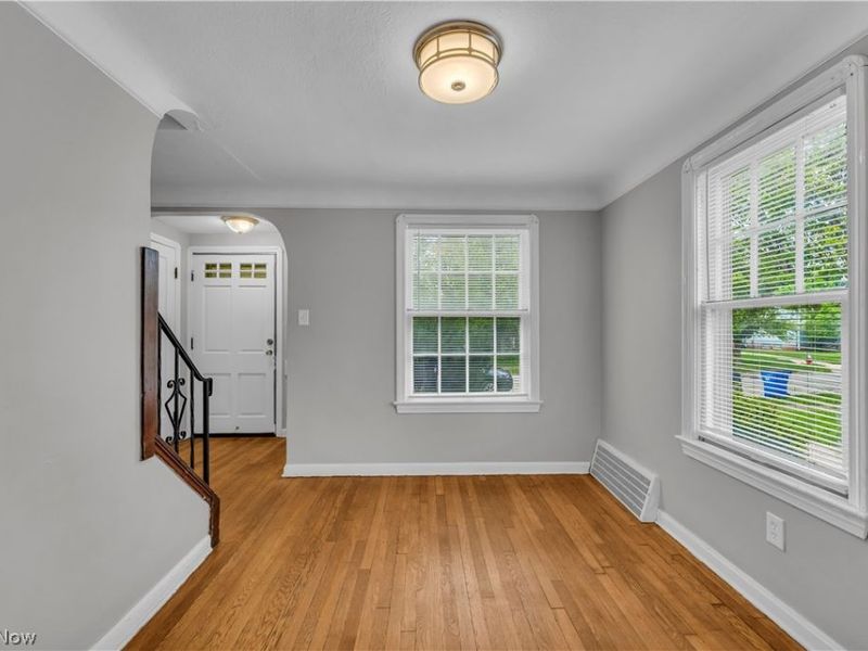 19702 Pawnee Avenue, Cleveland, OH 44119 Photo 3