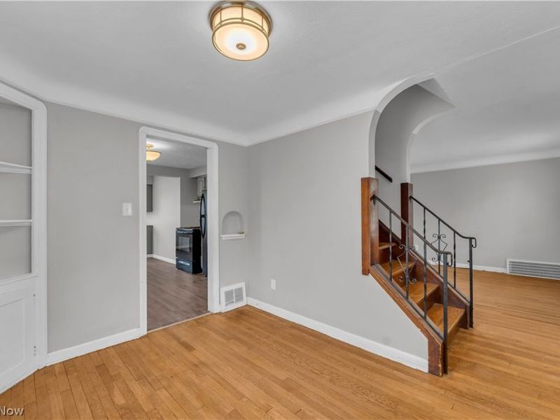 19702 Pawnee Avenue, Cleveland, OH 44119 Photo 4