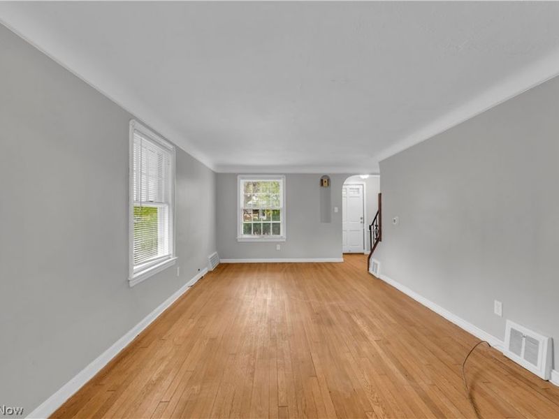 19702 Pawnee Avenue, Cleveland, OH 44119 Photo 7