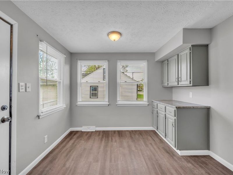 19702 Pawnee Avenue, Cleveland, OH 44119 Photo 8