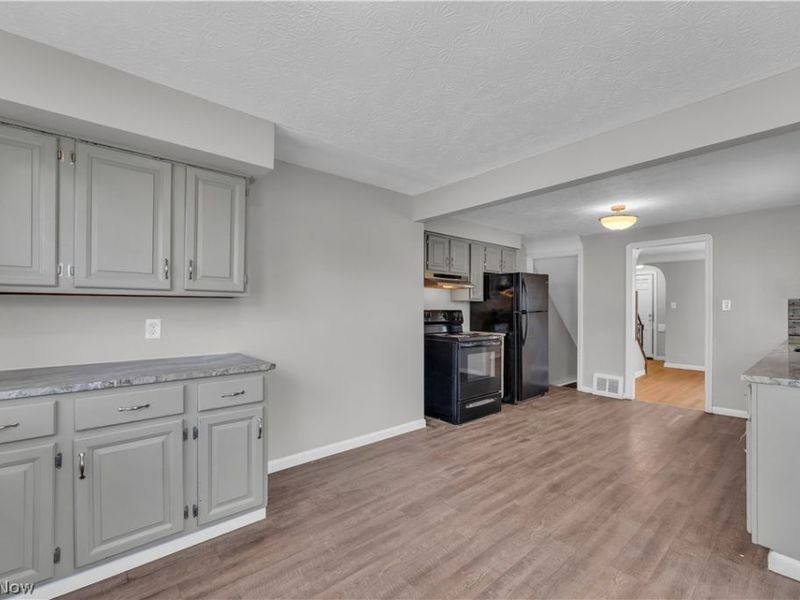 19702 Pawnee Avenue, Cleveland, OH 44119 Photo 9