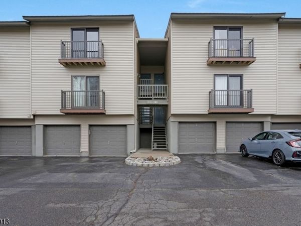 206 Spruce Hills Dr, Glen Gardner, NJ 08826