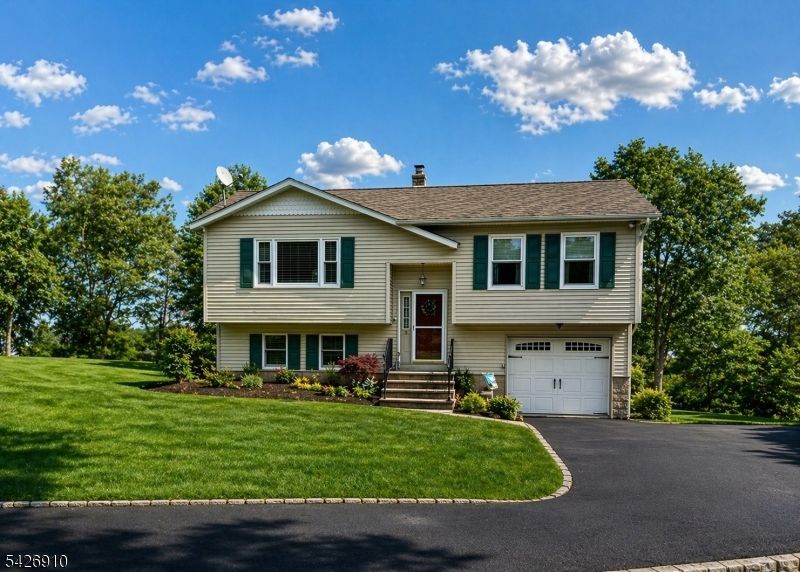 38 Ivy Pl, Vernon, NJ 07418 Main Photo