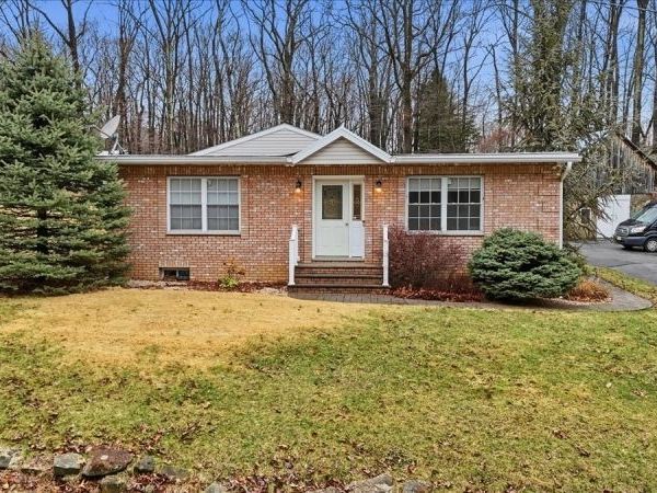 20 Summerfield Rd, White, NJ 07823