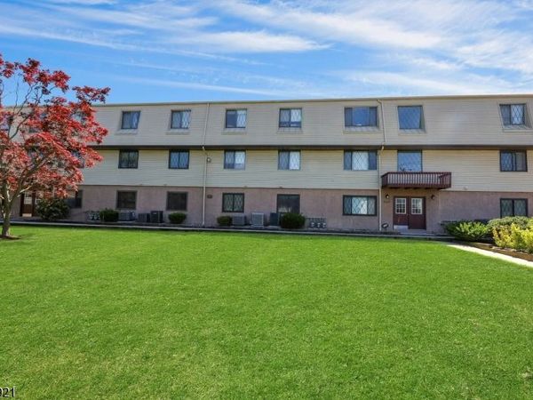 846 Riverside Ave, Lyndhurst, NJ 07071