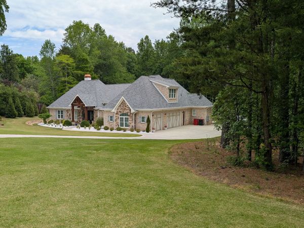 931 Antrim Glen Drive, Hoschton, GA 30548