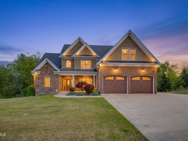 5079 Rose Gardens Circle, Kingsport, TN 37660
