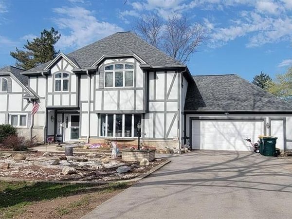 10953 Westview Lane, Mequon, WI 53092