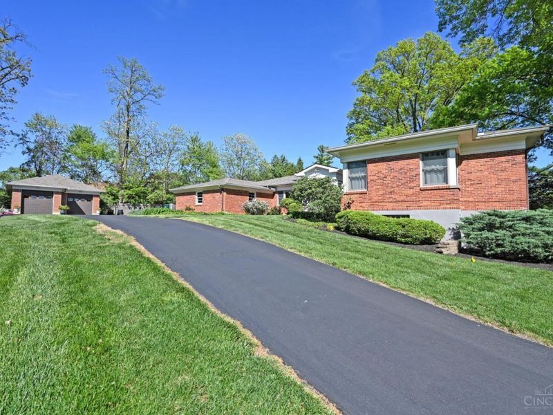 2516 Fairhill Drive, Cincinnati, OH 45239 Photo 3