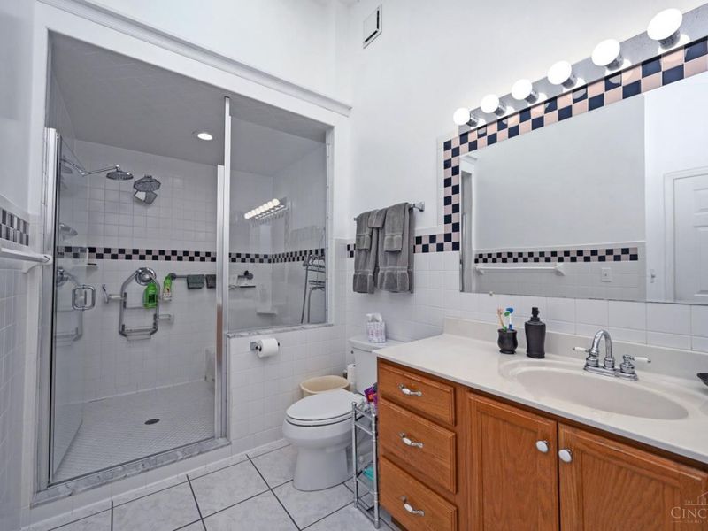 2516 Fairhill Drive, Cincinnati, OH 45239 Photo 32