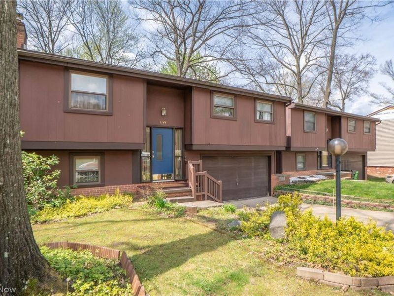 1744 Oak Trail Street NE, Massillon, OH 44646 Photo 2