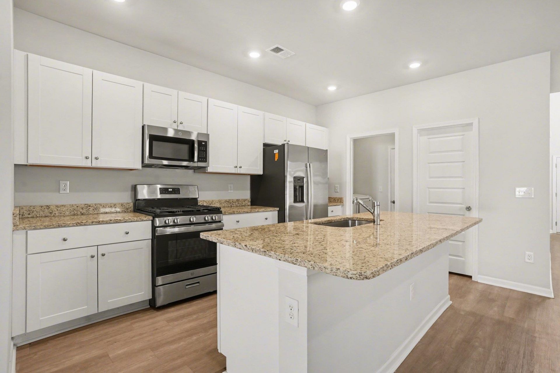8196 Forest Edge Dr. Photo 24