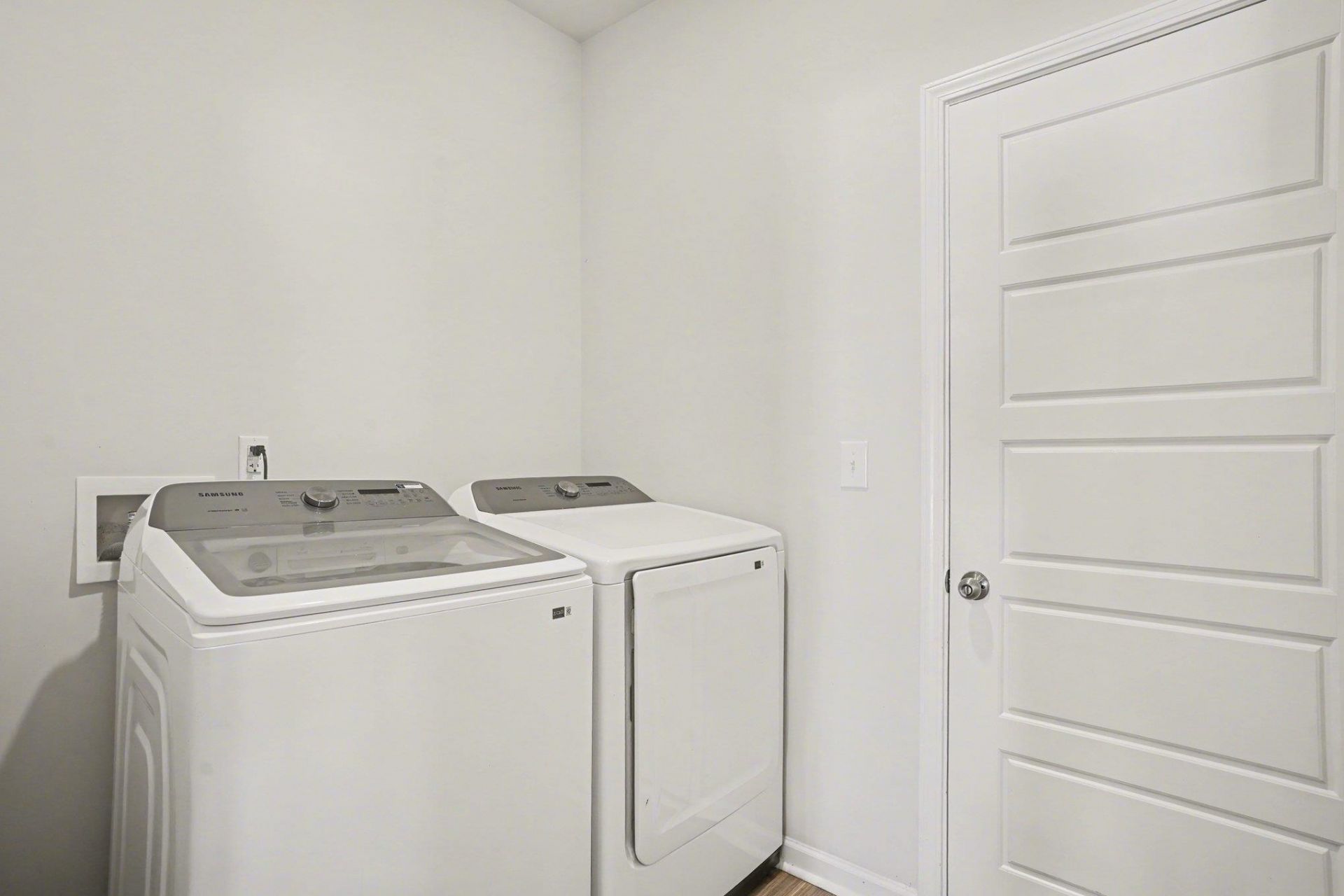 8196 Forest Edge Dr. Photo 28