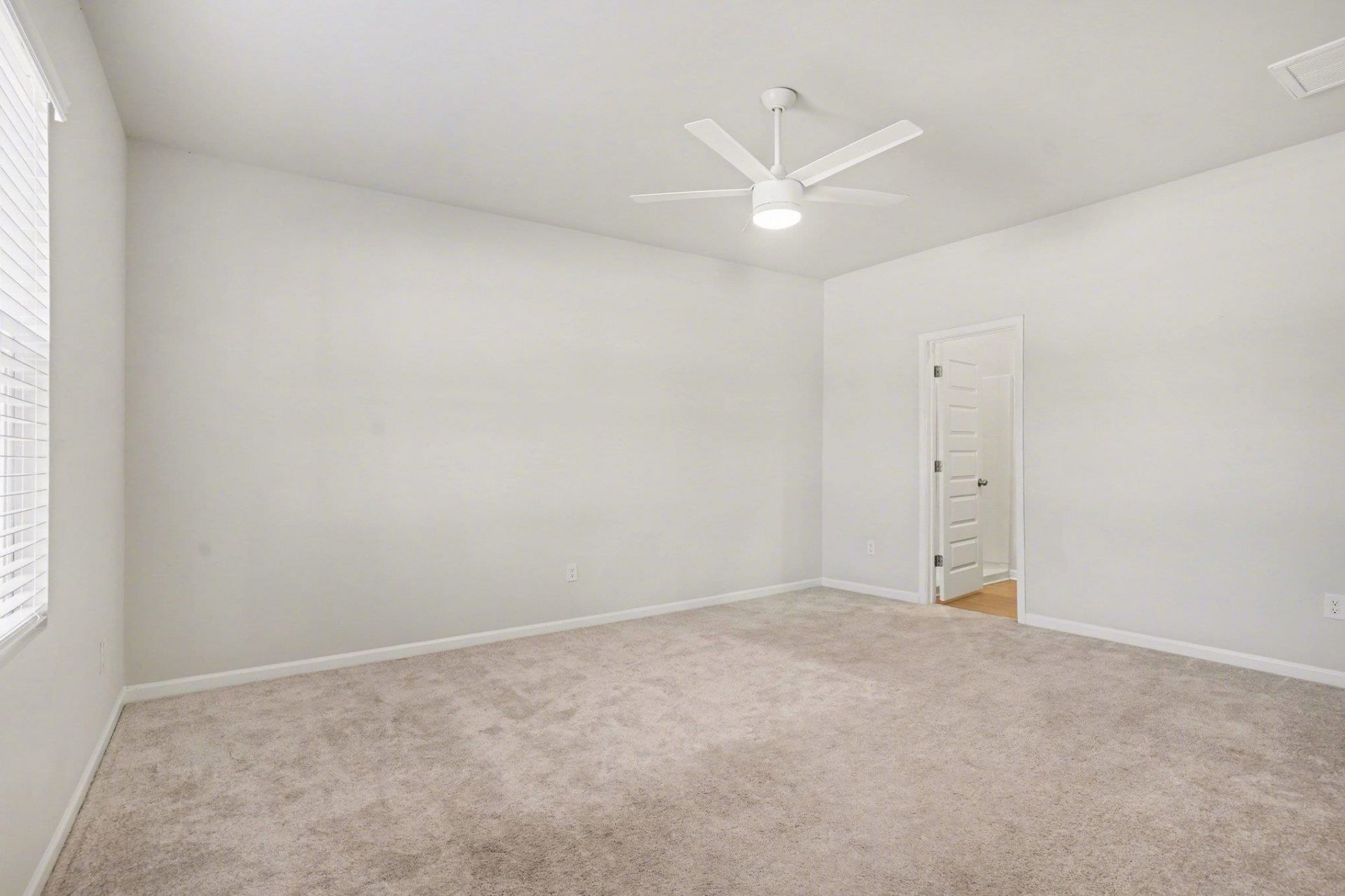 8196 Forest Edge Dr. Photo 31