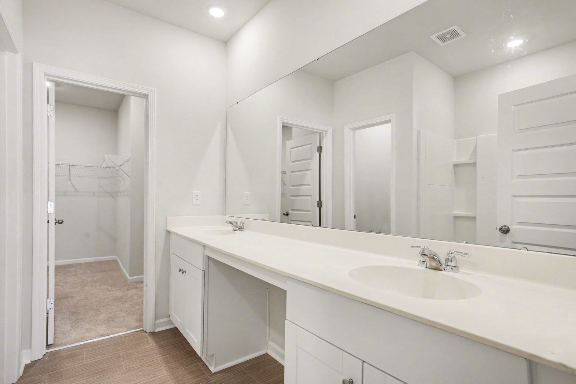 8196 Forest Edge Dr. Photo 32