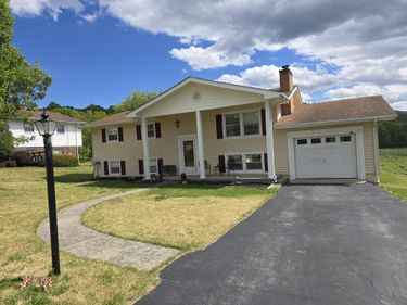 429 E Fairlawn Dr , Covington, VA 24426
