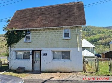 608 1/2 W Ridgeway St , Clifton Forge, VA 24422