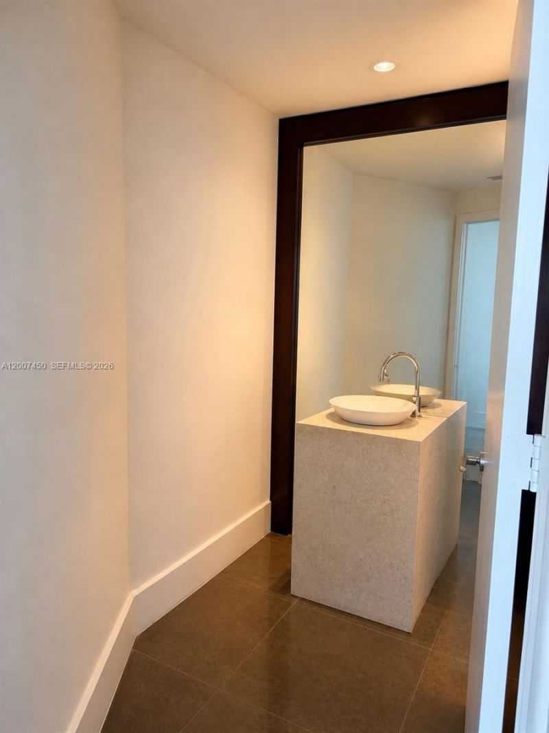 300 S Pointe Dr , Unit 3204, Miami Beach, FL 33139 Photo
