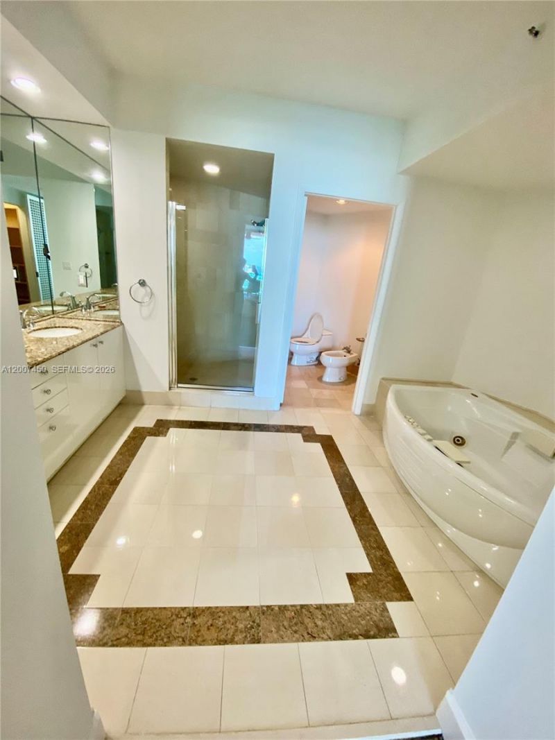 300 S Pointe Dr , Unit 3204, Miami Beach, FL 33139 Photo