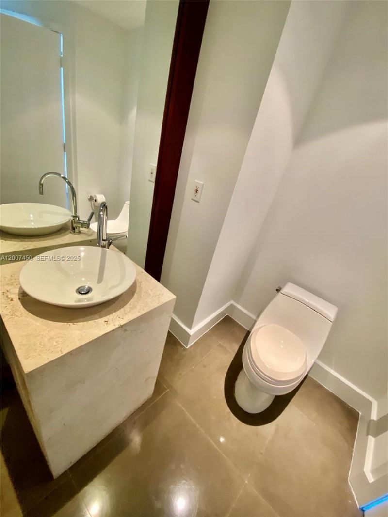 300 S Pointe Dr , Unit 3204, Miami Beach, FL 33139 Photo