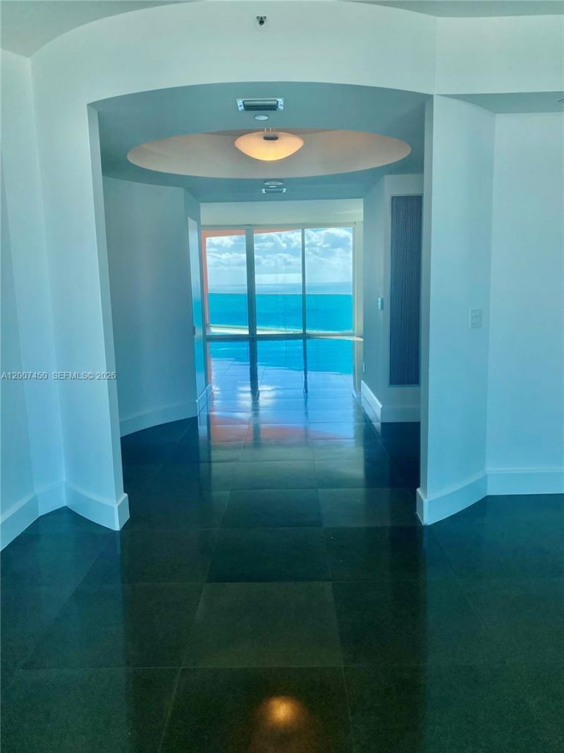 300 S Pointe Dr , Unit 3204, Miami Beach, FL 33139 Photo