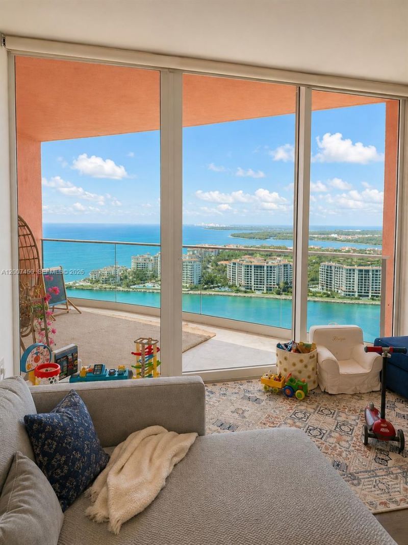 300 S Pointe Dr , Unit 3204, Miami Beach, FL 33139 Photo