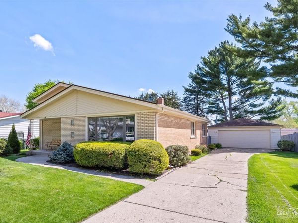 45 Concord Avenue , South Elgin, IL 60177